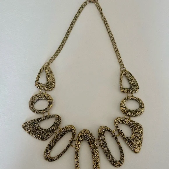Chic Gold Textured Necklace - Picture 2 of 2